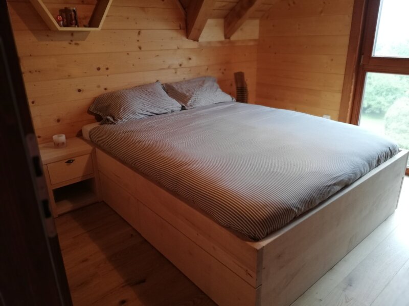 Javorjeva postelja s predali - slika 3