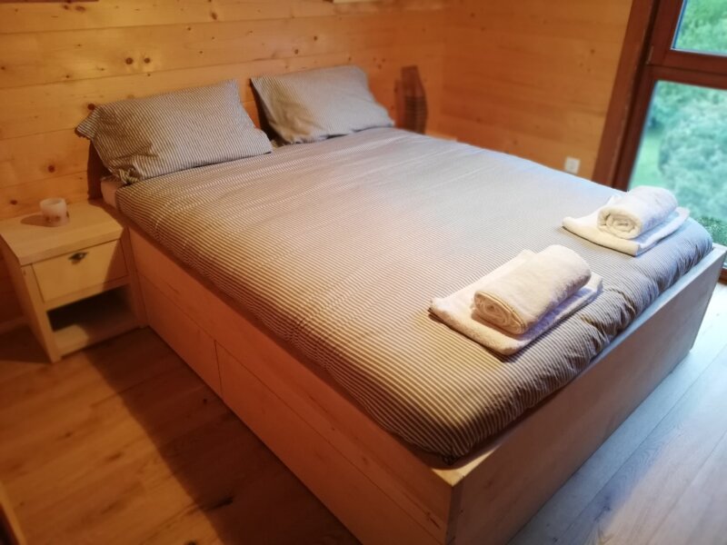 Javorjeva postelja s predali - slika 2