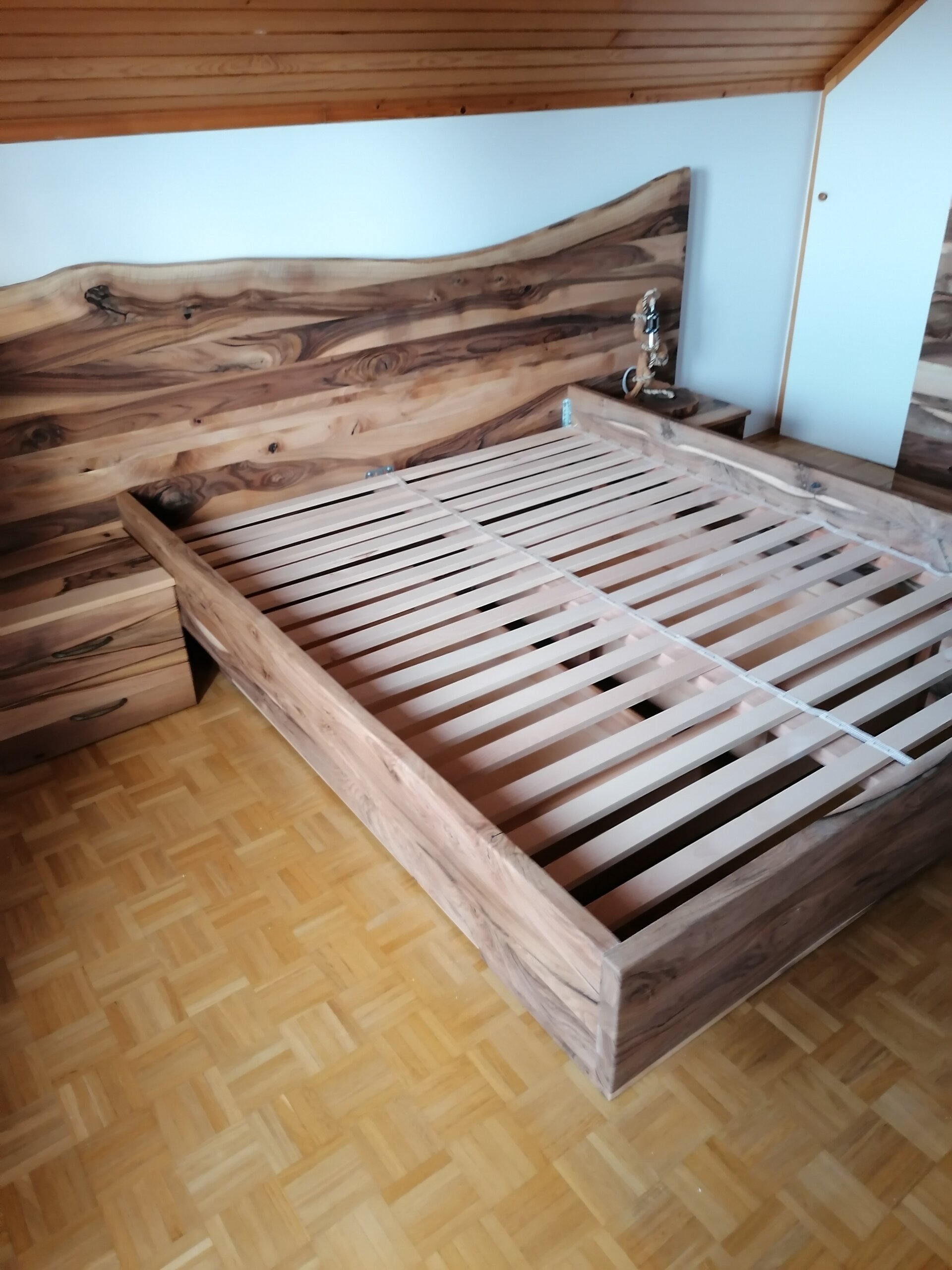 Orehova postelja - M.Jerina