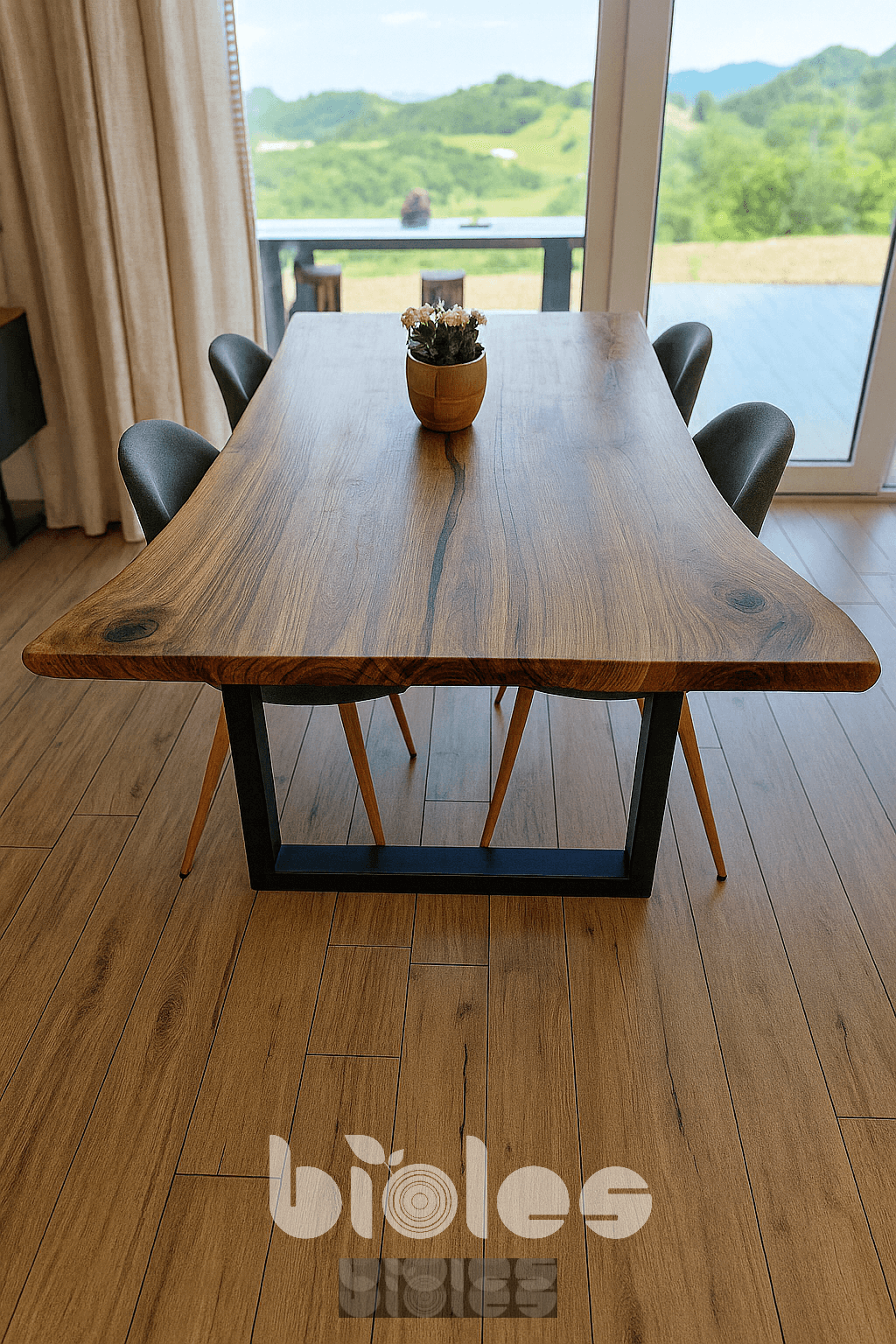 Unikatna masivna miza iz oreha z naravnim robom – 200 x 90 cm