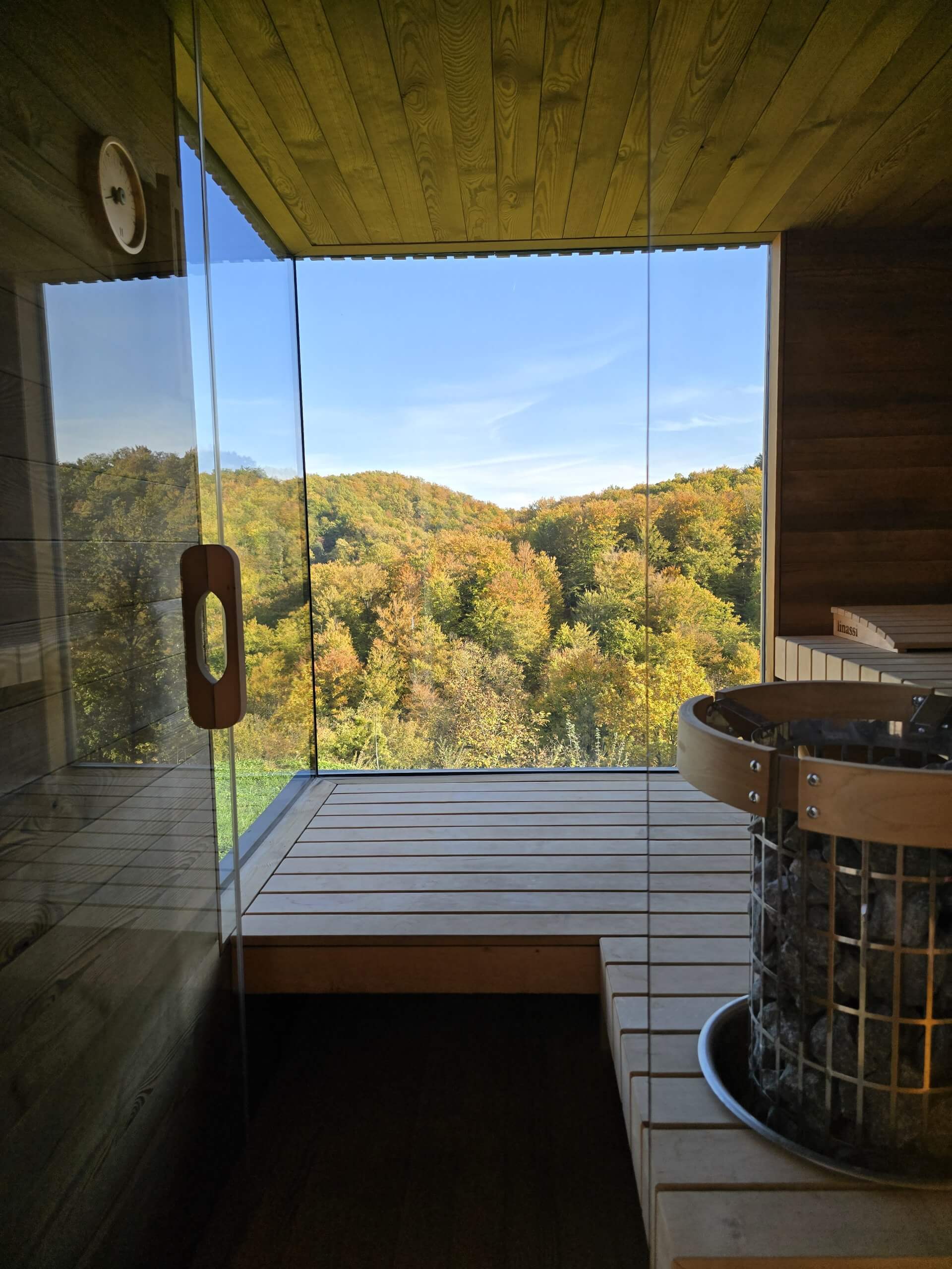 Linassi Premium zunanja savna – narava, toplina in razkošje na vašem vrtu - slika 3