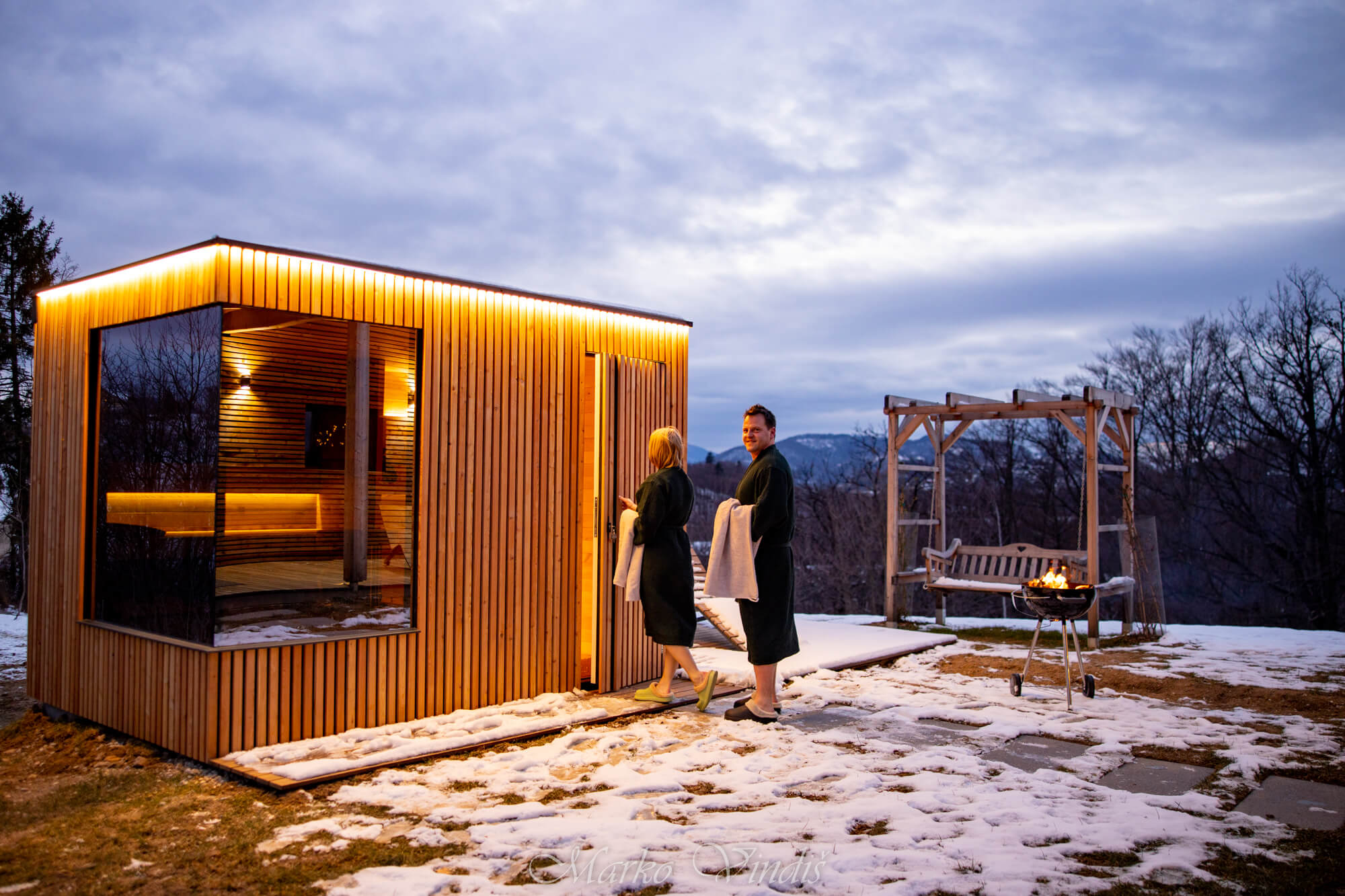 Linassi Premium zunanja savna – narava, toplina in razkošje na vašem vrtu