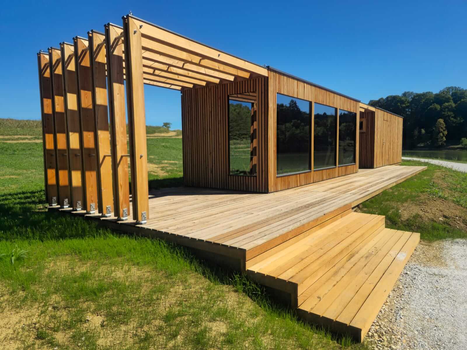 LINASSI VISTA – sodobna lesena hiška s panoramsko zasteklitvijo - slika 2